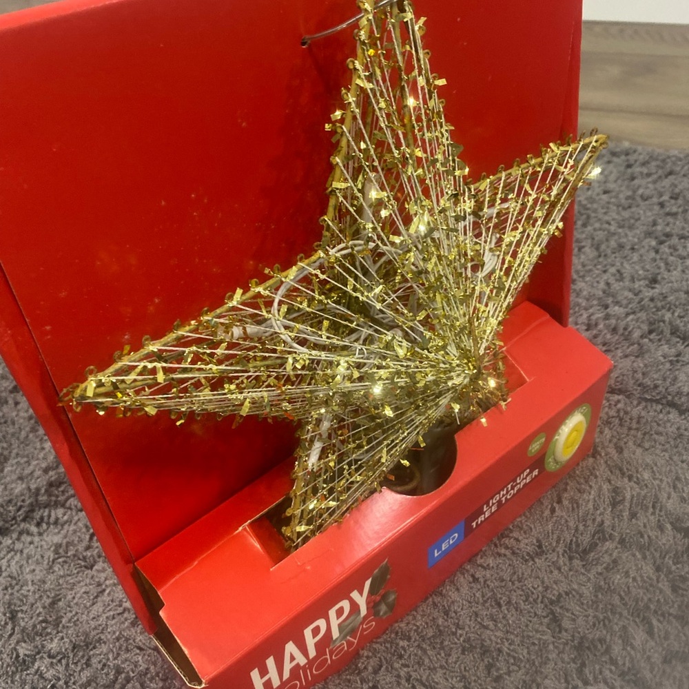 Gold LED Light-Up Star Tree Topper - Picture 4 of 6
